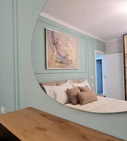 Tam Serviced Komuna E Parisit District Apartment
