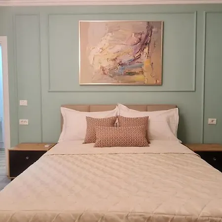 Tam Serviced Komuna E Parisit District Apartment